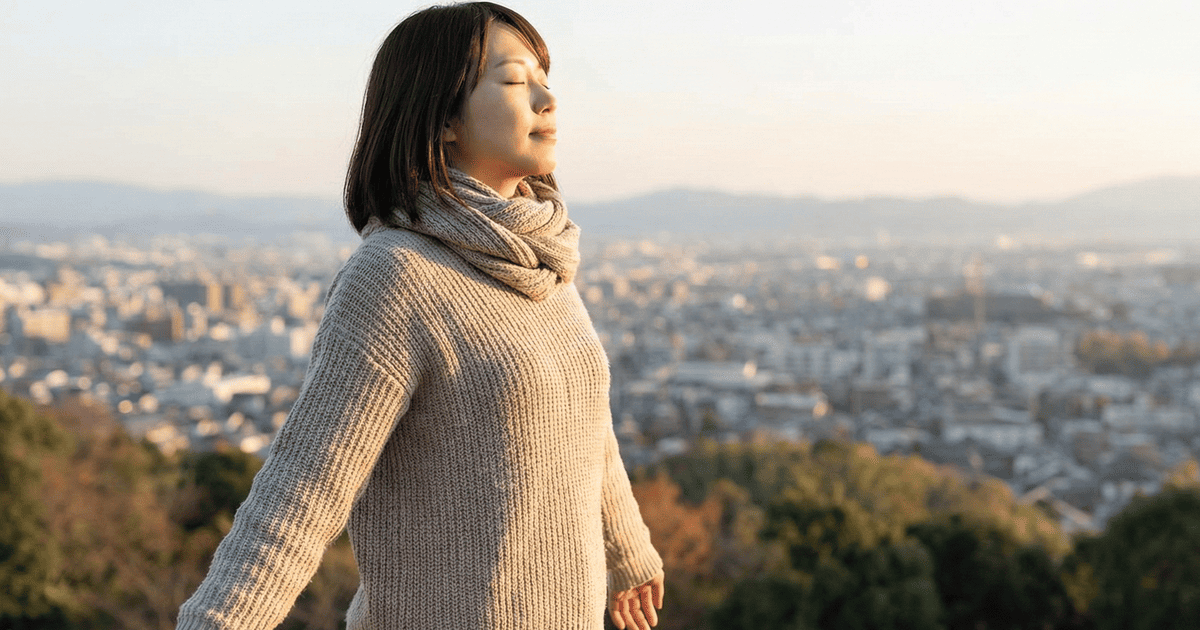 呼吸が浅くて深呼吸をしている整体に行きたい女性