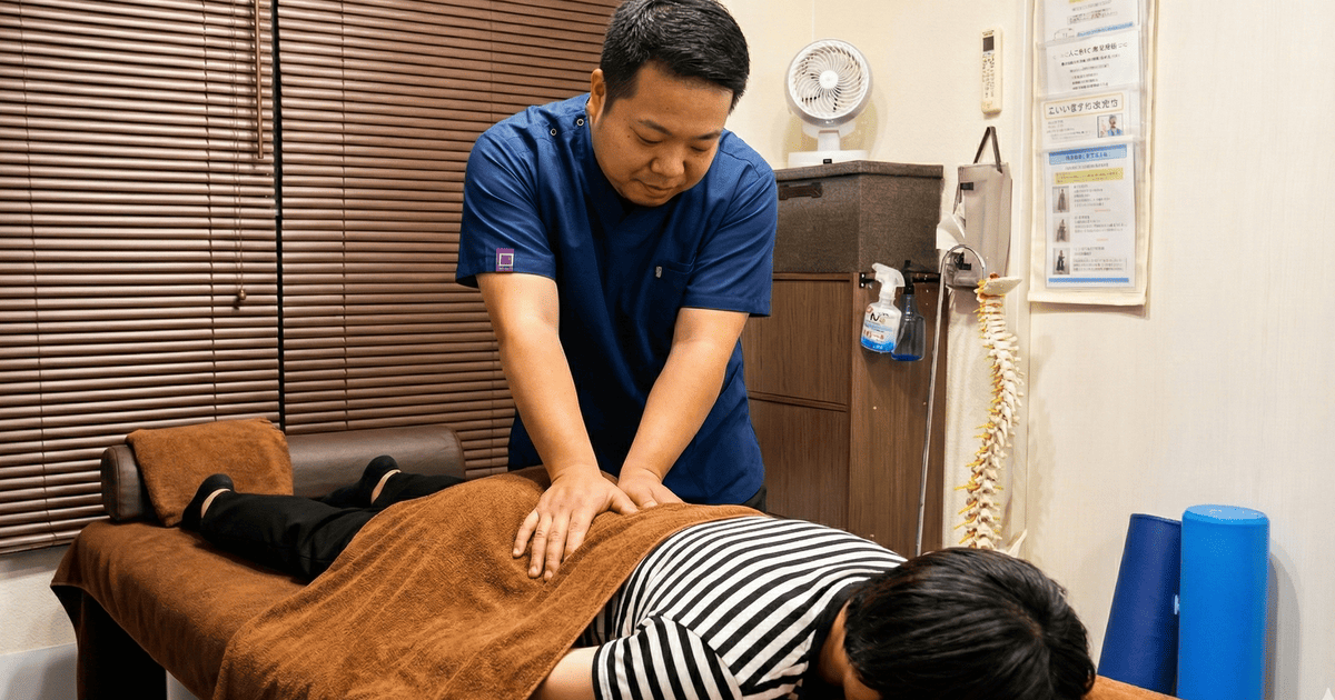 整体を受けている女性